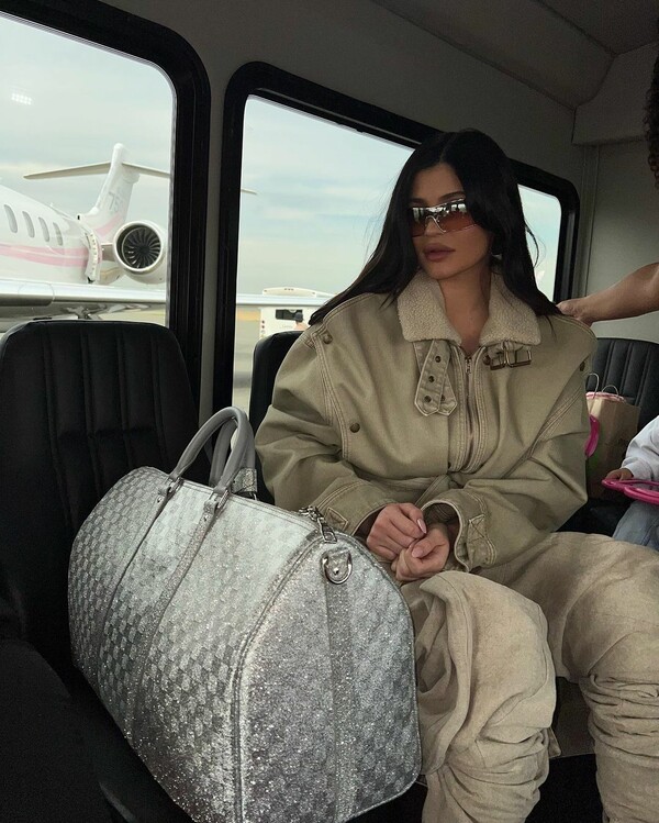 «Κλιματική εγκληματίας» η Kylie Jenner: Πήρε το τζετ για πτήση 12 λεπτών ενώ μπορούσε να φτάσει πιο γρήγορα με αυτοκίνητο
