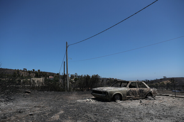 Σε ύφεση η πυρκαγιά στην Πεντέλη, χωρίς ενεργό μέτωπο : Συγκλονιστικές φωτογραφίες από χαμηλές πτήσεις και επιχειρήσεις μέσα στους καπνούς