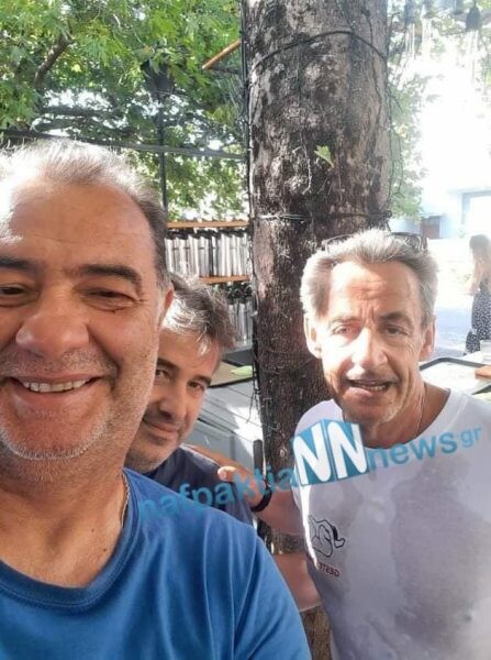 Ο Νικολά Σαρκοζί για τζόκινγκ στην Ναύπακτο -Έβγαλε selfie με κάτοικο