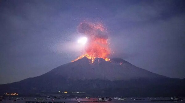 Ιαπωνία: Εξερράγη το ηφαίστειο Sakurajima- Live εικόνα