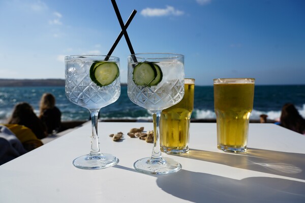 Μύκονος: Γνωστό beach restaurant λειτουργούσε με αδήλωτες ταμειακές μηχανές