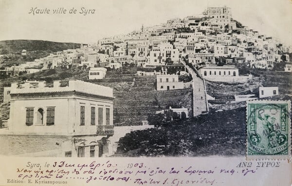 Μια βόλτα στον μεσαιωνικό οικισμό της Άνω Σύρου