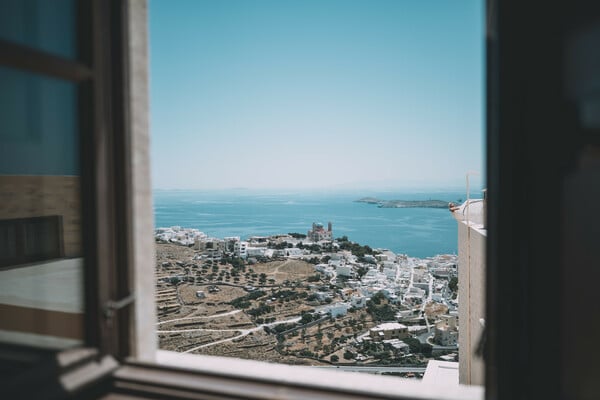 Μια βόλτα στον μεσαιωνικό οικισμό της Άνω Σύρου 