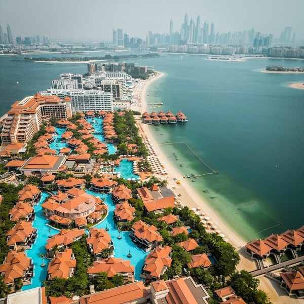 Σε αυτό το πολυτελές θέρετρο στο Ντουμπάι κάθε δωμάτιο διαθέτει ιδιωτική παραλία 