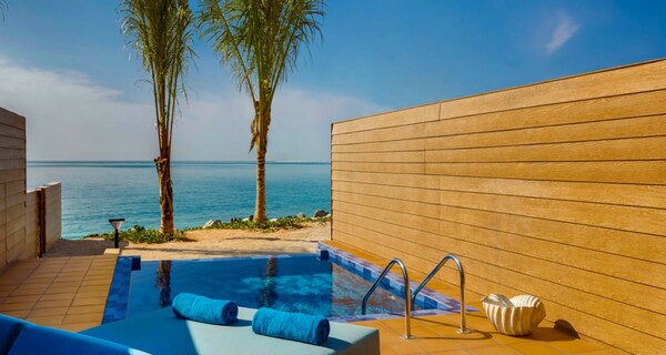 Σε αυτό το πολυτελές θέρετρο στο Ντουμπάι κάθε δωμάτιο έχει τη δική του ιδιωτική παραλία