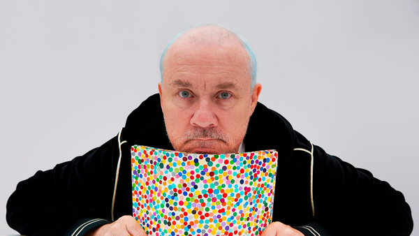 Ο Damien Hirst θα κάψει χιλιάδες πίνακες για το νέο πρότζεκτ του και βάζει δίλημμα στους αγοραστές