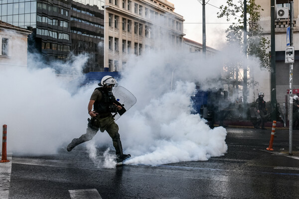 Επεισόδια με ΜΑΤ στο κέντρο της Αθήνας