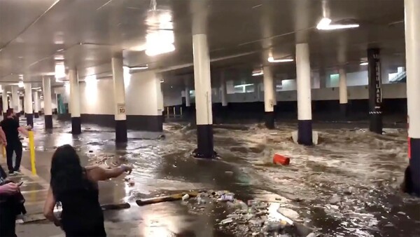 Πλημμύρες στο Λας Βέγκας: Καζίνο και πάρκινγκ έγιναν ποτάμια- Ακυρώθηκαν πτήσεις