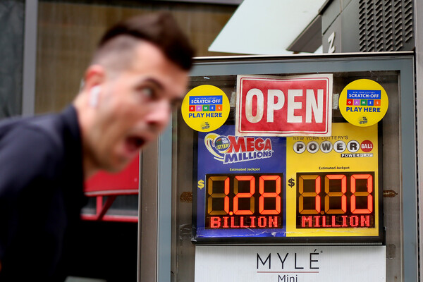 Mega Millions: Ένας τυχερός πήρε 1,3 δισ. δολάρια- Πιθανότητες μία στα 300 εκατομμύρια