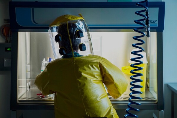 Μέσα στο υψίστης ασφαλείας εργαστήριο στην Ελβετία, που προσπαθεί να σταματήσει την επόμενη πανδημία