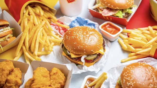Αυστραλία: 2.000 δολάρια πρόστιμο διότι είχε στο σακίδιο σνακ από τα McDonald's