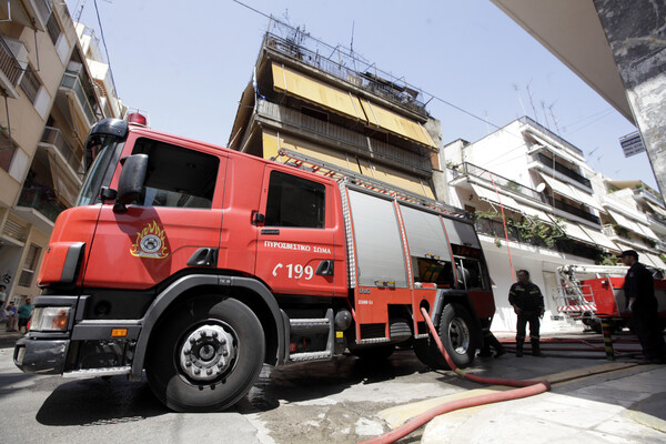 Νεκρός άνδρας από πυρκαγιά σε σπίτι στο Παγκράτι