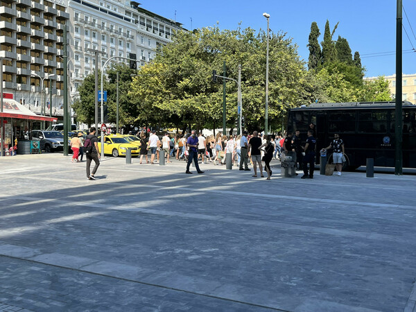 Σχεδόν έτοιμη η πλατεία Συντάγματος - Εικόνες από τη νέα μορφή της