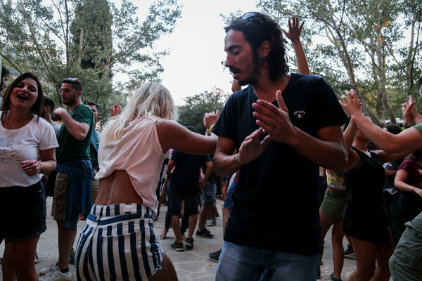 «Για τα πανηγύρια»: Μια εφαρμογή χαρτογραφεί (τα γλέντια) της καλοκαιρινής Ελλάδας