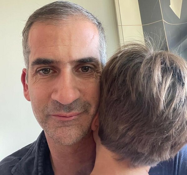 Θετικός στον κορωνοϊό ο Κώστας Μπακογιάννης- Η ανάρτηση αγκαλιά με τον γιο του