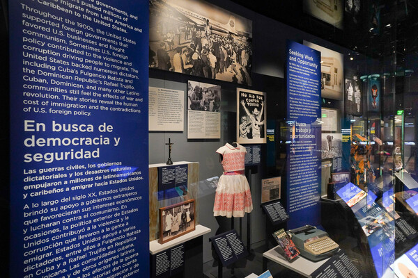 "¡Presente!": Η ιστορία των Λατίνων και η διαμόρφωση της Αμερικανική ιστορίας
