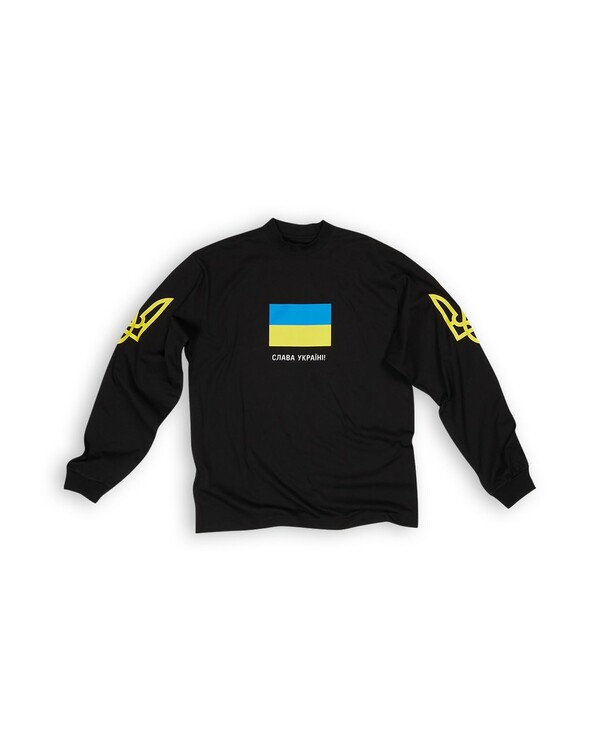Ο οίκος Balenciaga σχεδίασε T-shirt για να ενισχύσει την ανοικοδόμηση της Ουκρανίας