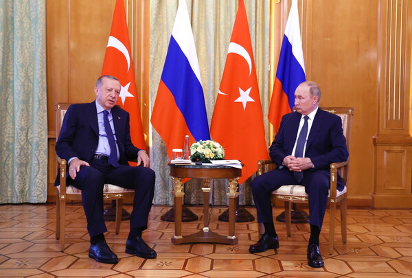 Σε εγκάρδιο κλίμα η συνάντηση Πούτιν – Ερντογάν στο Σότσι – Τι συζήτησαν 
