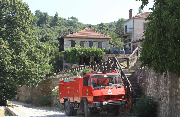 Φωτιά κοντά στο Άγιο Όρος - Ισχυρή κινητοποίηση της Πυροσβεστικής