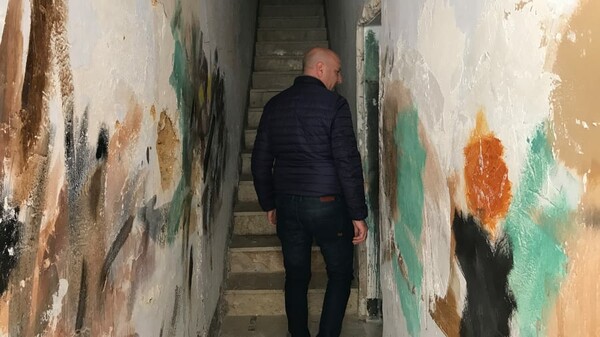 US couple transforms abandoned Italian house into dream home with an elevator