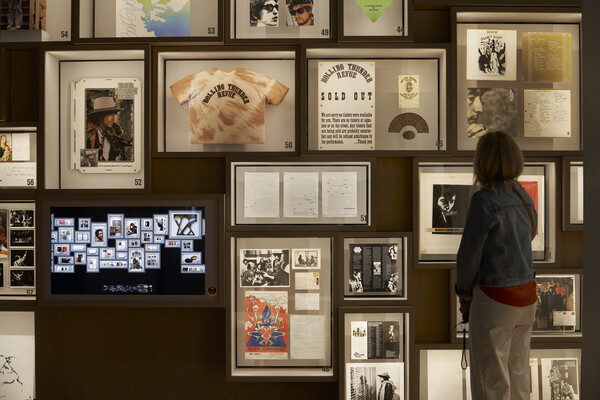 Bob Dylan Center: Μια ματιά στους θησαυρού του μουσείου του θρύλου της μουσικής στην Τάλσα