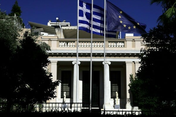 ΠΑΣΟΚ και ΣΥΡΙΖΑ θέλουν απαντήσεις: «Γιατί παρακολουθείται ο Ανδρουλάκης;» - « Ποιοι άλλοι πολιτικοί & δημοσιογράφοι παρακολουθήθηκαν;»