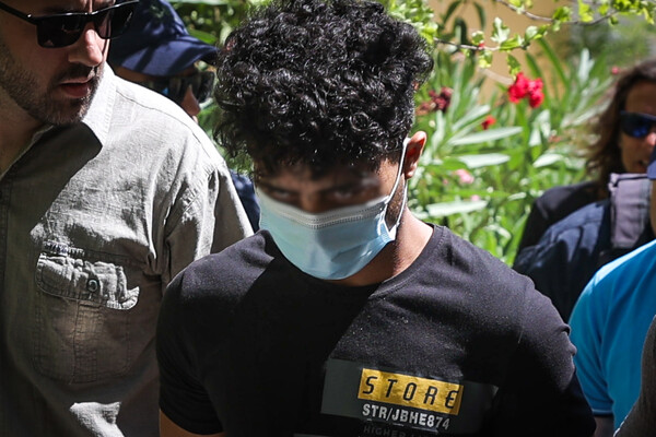Γυναικοκτονία στο Περιστέρι: Έφτασε στον ανακριτή ο 21χρονος -Αναζητούν ποιοι τον βοήθησαν να διαφύγει