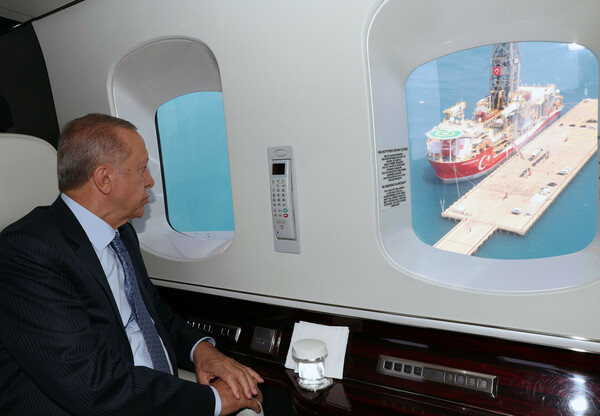 Εικόνες από την επικοινωνιακή φιέστα του Ερντογάν με το νέο πλοίο-γεωτρύπανο