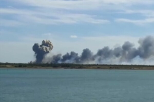Ισχυρές εκρήξεις σε ρωσική αεροπορική βάση στην Κριμαία - Διαψεύδει ουκρανική επίθεση η Μόσχα