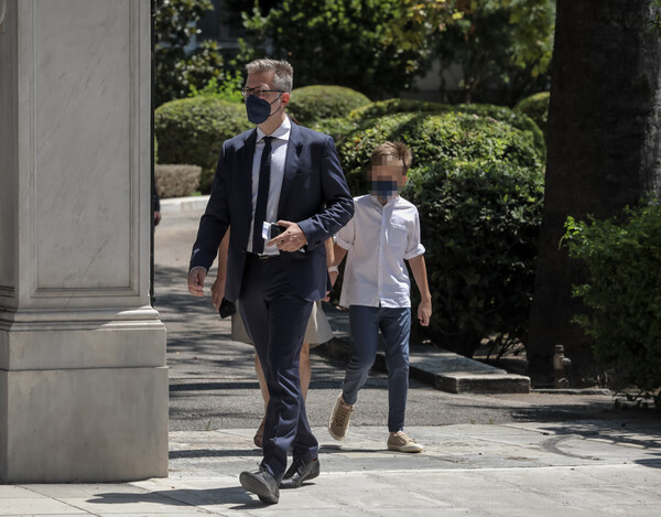 Ο Άκης Σκέρτσος με τον γιο του
