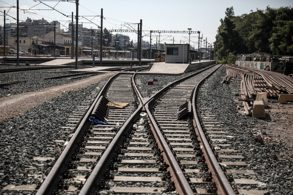 Δράμα: Τρένο παρέσυρε και σκότωσε τρεις μετανάστες που κοιμόντουσαν στις ράγες