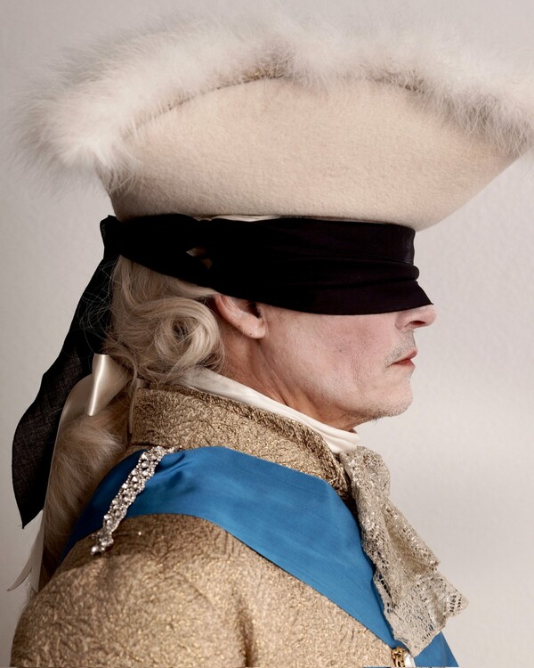 Ο Τζόνι Ντεπ ως Λουδοβίκος ΙΕ της Γαλλίας - Η πρώτη εικόνα