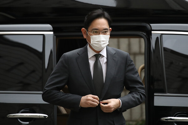 Νότια Κορέα: Χάρη στον de facto ηγέτη του ομίλου Samsung απένειμε ο πρόεδρος Γιουν Σοκ-γελ