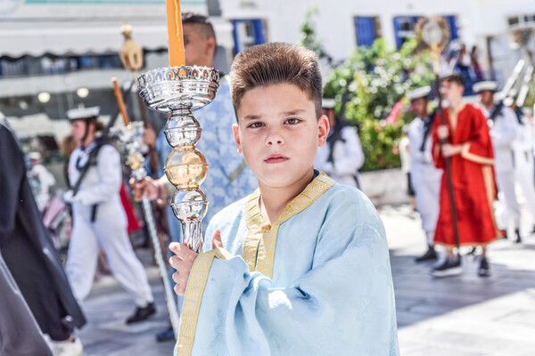 Οι πιστοί προσκύνησαν και φέτος στην Τήνο