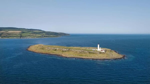 Τώρα μπορείτε να αγοράσετε ένα μικρό νησί στη Σκωτία με τα λεφτά που θα δίνατε για διαμέρισμα στην πόλη