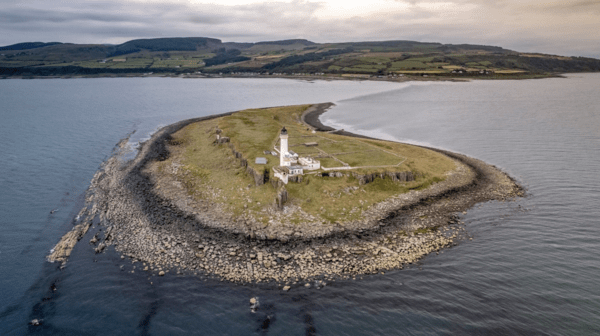 Τώρα μπορείτε να αγοράσετε ένα μικρό νησί στη Σκωτία με όσα λεφτά θα δίνατε για διαμέρισμα