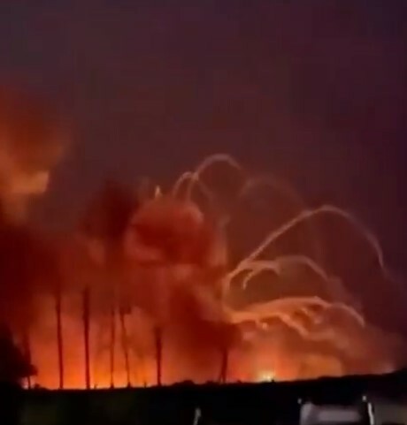 Νέες εκρήξεις στην Κριμαία κοντά σε στρατιωτικό αεροδρόμιο - Πυκραγιά σε αποθήκη πυρομαχικών στο Μπέλγκοροντ