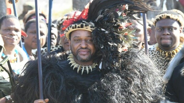 Ο Misuzulu ka Zwelithini στέφθηκε βασιλιάς των Ζουλού- Παρά την οικογενειακή διαμάχη