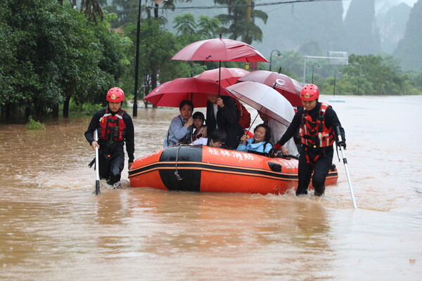 Έντονες επικρίσεις κατά Κινέζων influencers που προωθούν «άγρια ταξίδια» - Μετά από φονική πλημμύρα