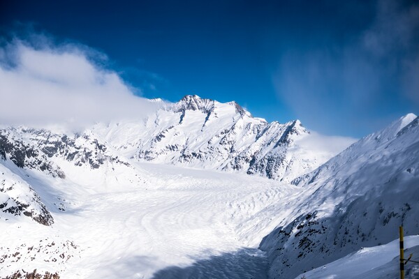 Ο όγκος των ελβετικών παγετώνων μειώθηκε κατά 50% από το 1931