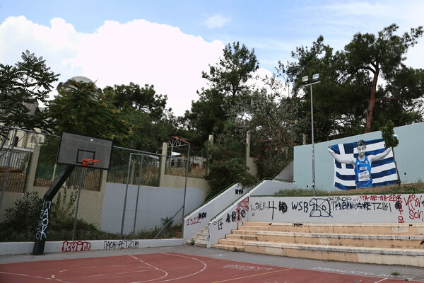 Ο Μίλτος Τεντόγλου έγινε γκράφιτι σε τοίχο της Θεσσαλονίκης