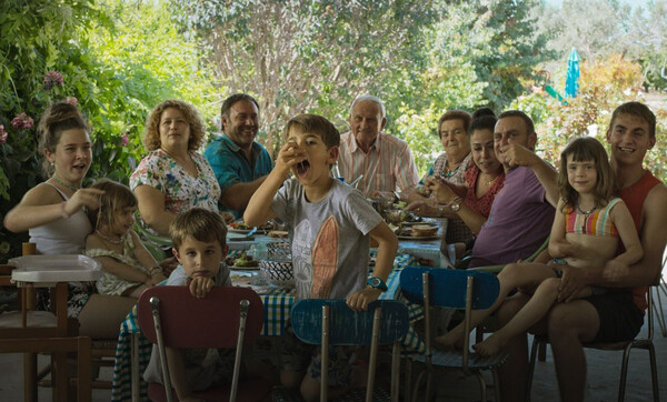 Κάρλα Σιμόν: «Είτε ανακαλύπτεις τις ρίζες σου, είτε τις επινοείς»