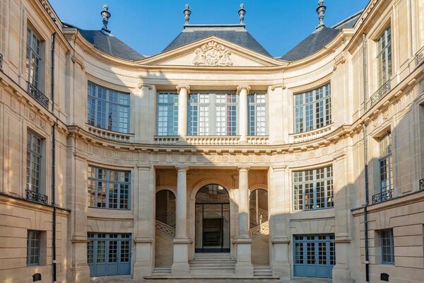 Hôtel Lambert: Σε δημοπρασία το περιεχόμενο της θρυλικής έπαυλης στο Παρίσι