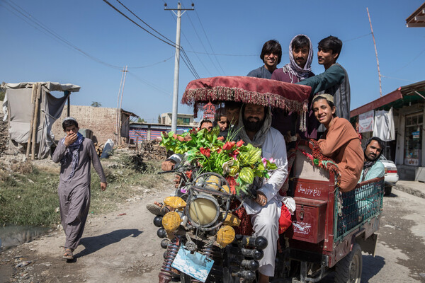 Αφγανιστάν: Τριαντάφυλλα κάτω από τα αγκάθια