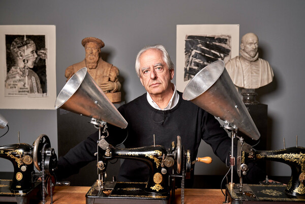 Ο William Kentridge στη μεγαλύτερη έκθεσή του στο Ηνωμένο Βασίλειο, που καλύπτει τα 40 χρόνια της καριέρας του