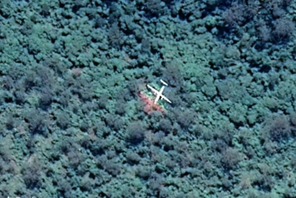 Το Google Maps κατέγραψε ένα αεροπλάνο σε τροπικό δάσος - Αεροπορικό δυστύχημα ή glitch;