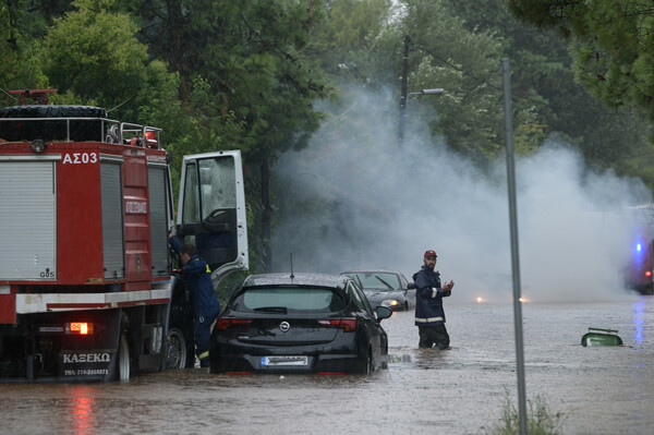 Εικόνες από τη νεροποντή στην Αττική