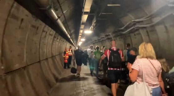 Επιβάτες τρένου αποκλείστηκαν για ώρες στο υποθαλάσσιο τούνελ της Μάγχης λόγω βλάβης σε τρένο