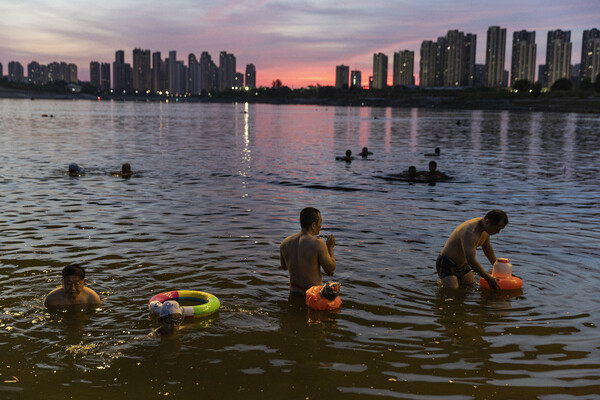 Ο καύσωνας και η ξηρασία στην Κίνα μέσα από φωτογραφίες