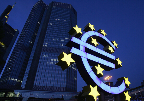 UBS: Η Ευρωζώνη βρίσκεται ήδη σε κατάσταση «ρηχής ύφεσης»